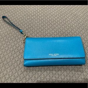 NWOT Henri Bendel Wallet